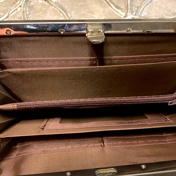 Embroidered Multi Color Floral Wallet 4 Open 1 Zip Pocket 8 Card Slots Clutch - Picture 8 of 12